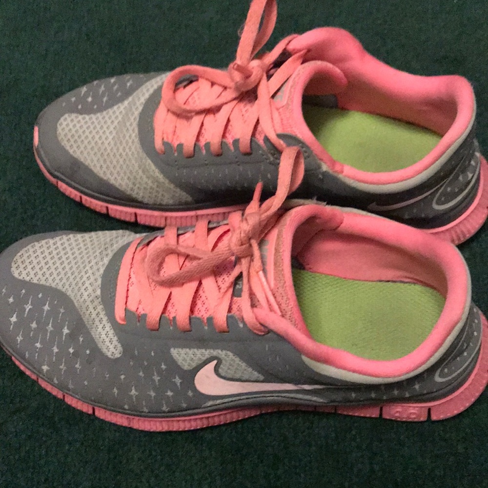 Nike Free 4.0 V2 tennis shoes size 6.5